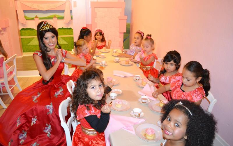 Le Petite Princesse Spa & Tea Parlour tea parties in Orange County California