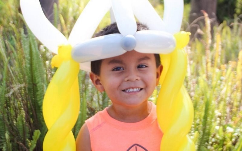 Twist & Shout balloon twister in Los Angeles County California 